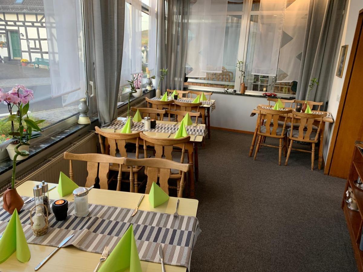 Vina Am Ring Bed and Breakfast Mannebach  Buitenkant foto