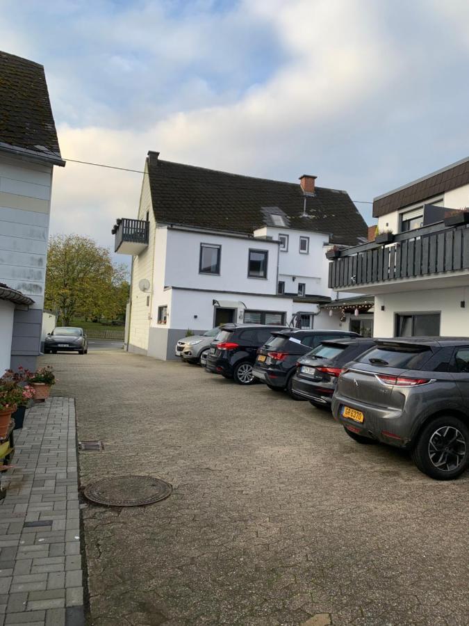 Vina Am Ring Bed and Breakfast Mannebach  Buitenkant foto