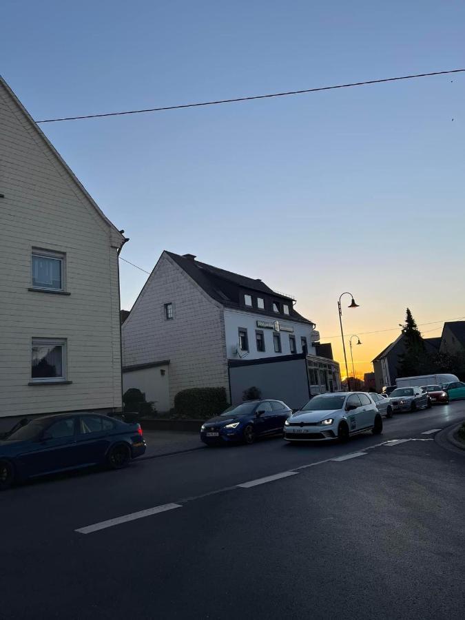 Vina Am Ring Bed and Breakfast Mannebach  Buitenkant foto