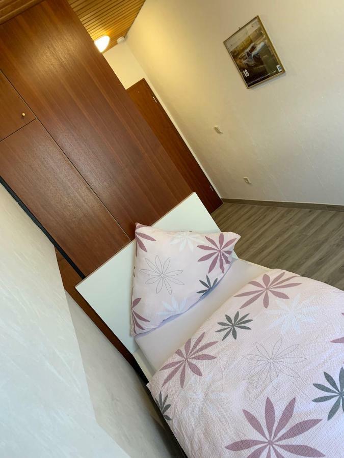 Vina Am Ring Bed and Breakfast Mannebach  Buitenkant foto